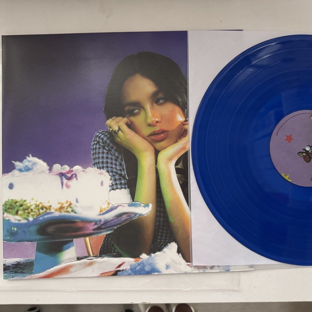 olivia rodrigo target exclusive sour vinyl (Category: Vinyls) located in Pasig City. Submitted by vovothefool (Listing ID 1457373012, Image 1). Description: .