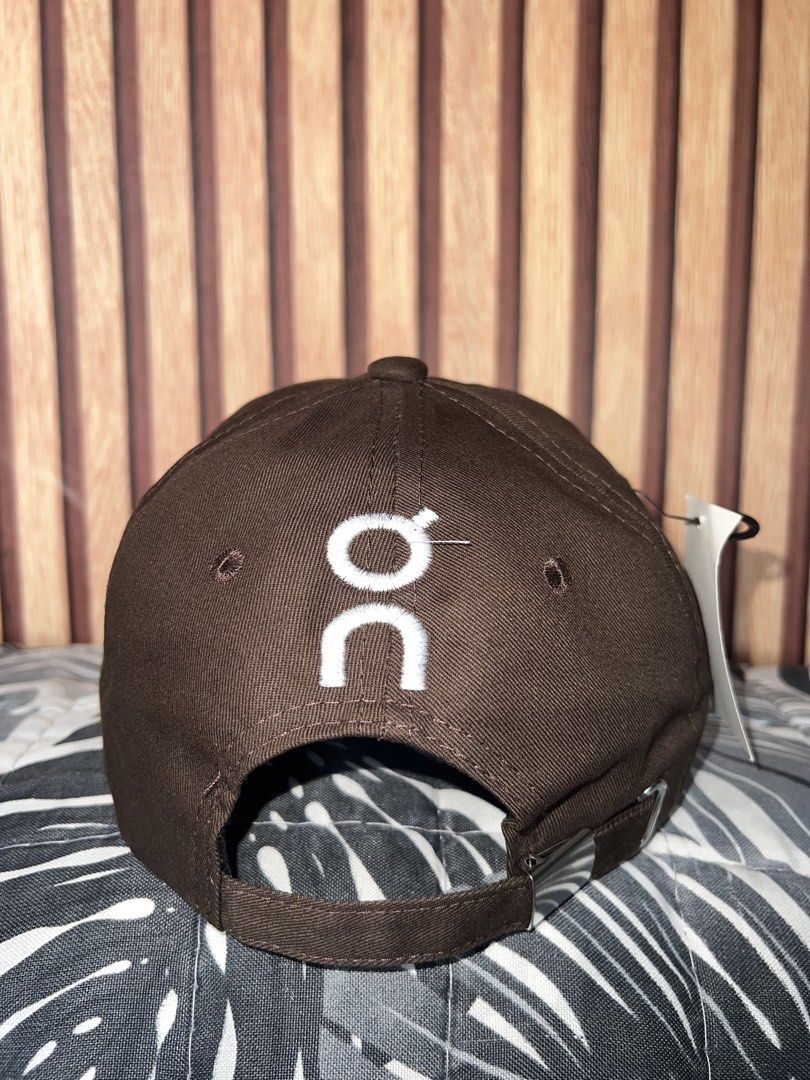 On running Clouds Cap (Category: Caps & Hats) located in Pasay City. Submitted by ODDXX (Listing ID 1457358704, Image 2). Description: On Running Clouds Cap Brandnew No issue 330 Pesos Only!.