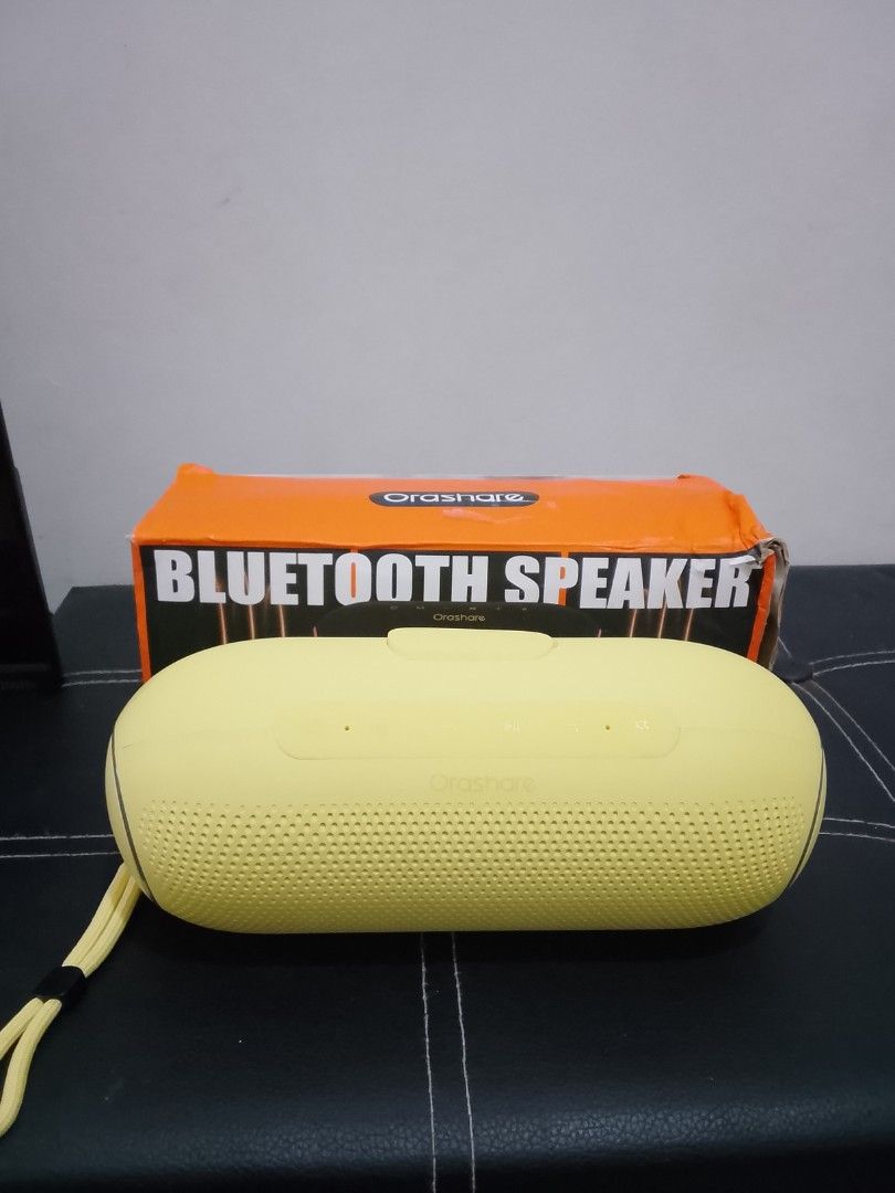 Orashare Bluetooth speaker (Category: Soundbars, Speakers & Amplifiers) located in Las Pinas. Submitted by mommys_koleksyon011 (Listing ID 1457472046, Image 1). Description: BNEW bs18 orashare Bluetooth speaker padala lang po.