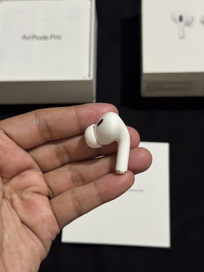 Original Airpods Pro 2 TYPE C RIGHT POD ONLY (Category: Earphones) located in Caloocan City. Submitted by fddpy (Listing ID 1457426629, Image 2). Description: Selling my Airpods Pro 2 (TYPE C) RIGHT POD ONLY . Perfect replacement for your lost or defective pod. Box and docs not included. 2,800 FIXED. • 100% orig and authentic. Not clone/oem. • Moneyback if FAKE. • 100% working and no any issues. • Superb battery health. Never been drained. Please