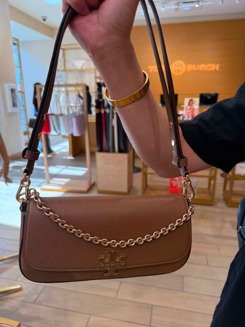 💯ORIGINAL TORY BURCH BRITTEN CONVERTIBLE SHOULDER BAG NEW VERSION (Category: Shoulder Bags) located in Quezon City. Submitted by ashongsstore (Listing ID 1457330971, Image 2). Description: ✨ T0RY BURCH BRITTEN CONVERTIBLE SHOULDER BAG ✨ 🇵🇭AVAILABLE🇵🇭 Timeless, polished, and effortlessly chic. 🤎 The Britten Convertible Shoulder Bag in Pebbled Leather is the perfect everyday bag for those who love understated luxury. 🤍 Premium pebbled leathe