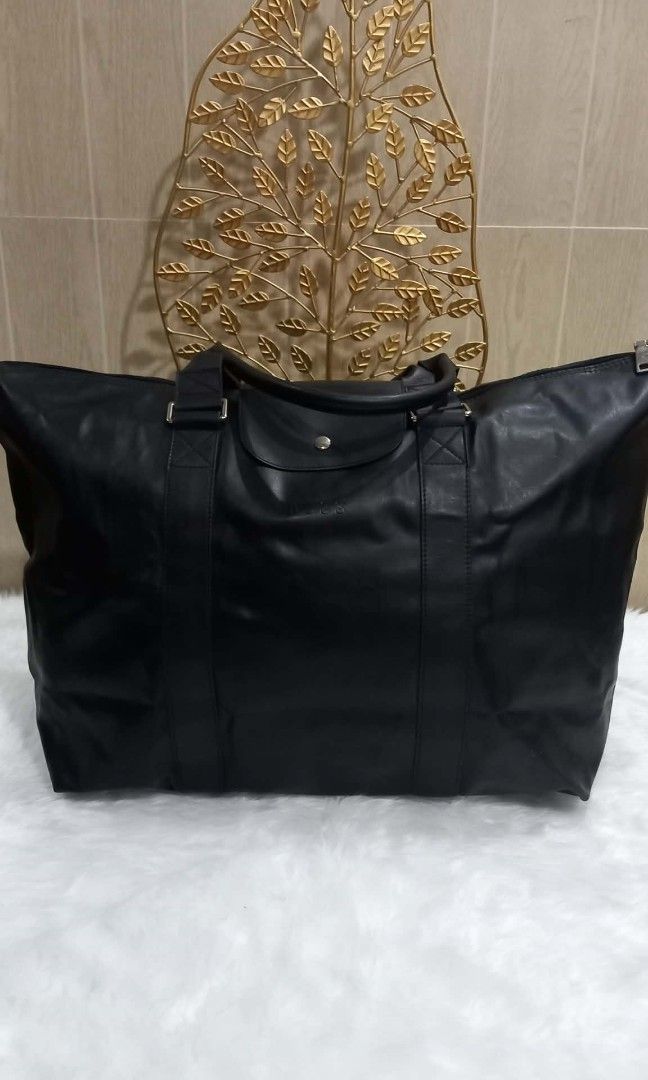 Overnight TOTE Bag (Category: Tote Bags) located in Cavite. Submitted by geturs (Listing ID 1457472709, Image 1). Description: .