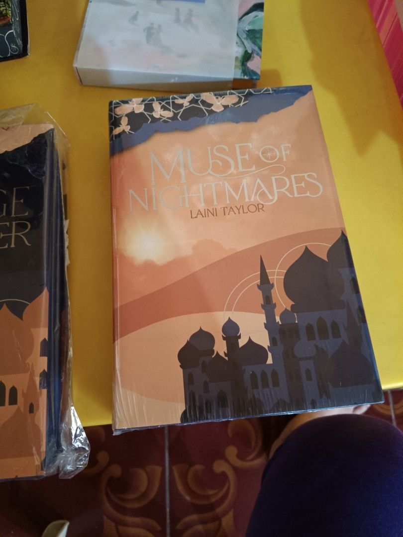 OWLCRATE Strange the Dreamer Set (Category: Storybooks) located in Dasmarinas. Submitted by readerray (Listing ID 1457376434, Image 2). Description: OWLCRATE Strange the Dreamer Set 6k pesos Great condition Nasa loob ng books yung bookmarks and such Please note that there may be slight dents or folds caused during shipping when I received the item. These minor imperfections do not affect the overall quality of the books. If there are any major fl