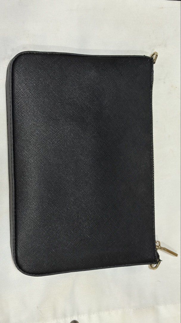 Parfois Small Crossbody bag Black (Category: Cross-body Bags) located in Caloocan City. Submitted by sadfries2019 (Listing ID 1457479619, Image 2). Description: Only used once No flaws Price is negotiable Parfois brand.