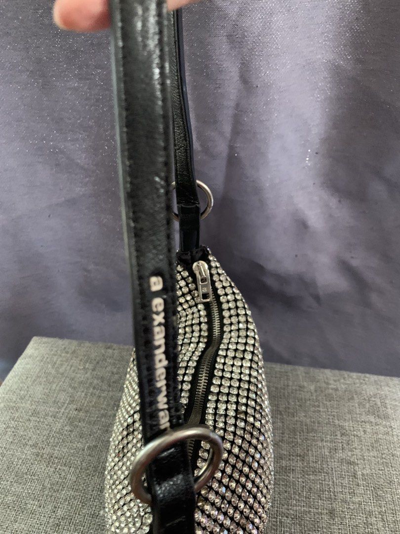 Party bag (Category: Purses & Pouches) located in Santa Rosa. Submitted by declutteringthings08 (Listing ID 1457356560, Image 2). Description: Declutterring my party bag No major issue.