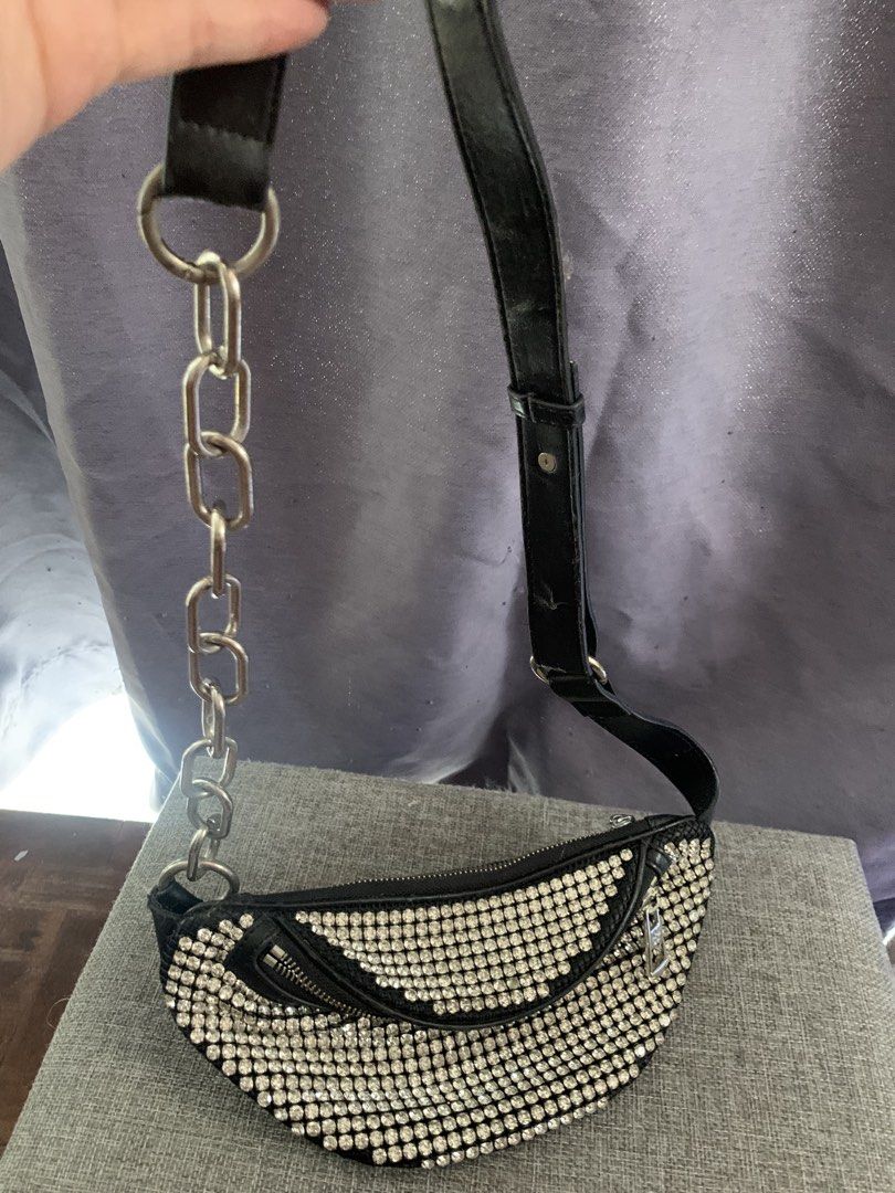 Party Bag (Category: Cross-body Bags) located in Santa Rosa. Submitted by declutteringthings08 (Listing ID 1457463744, Image 3). Description: Party bag .. no issue ….