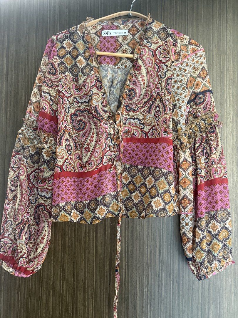 Pattern Blouse (Category: Blouses) located in Singapore. Submitted by fridagauksheim (Listing ID 1457358762, Image 1). Description: .