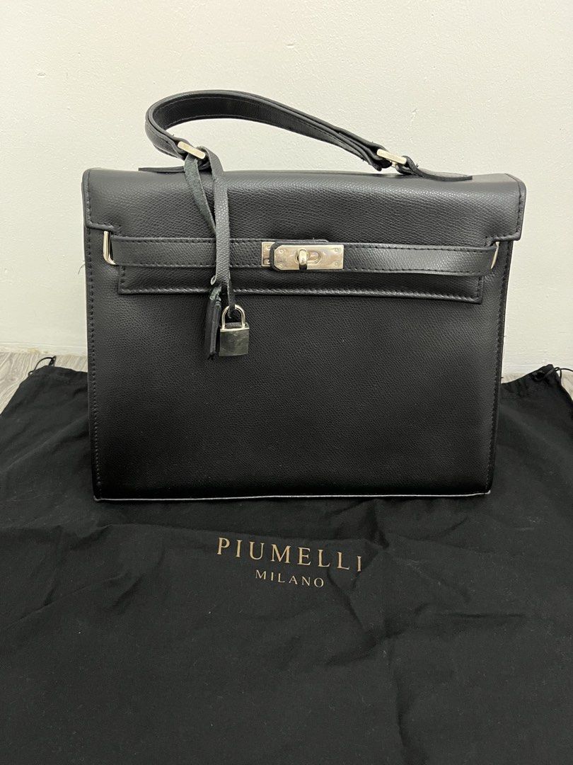 Piumelli Milano Black Leather (Category: Luxury Bags & Wallets) located in Cavite. Submitted by inbetweenmarket (Listing ID 1457499996, Image 1). Description: - Brand: Piumelli Milano - Color: Black - Material: Leather Good as new. .