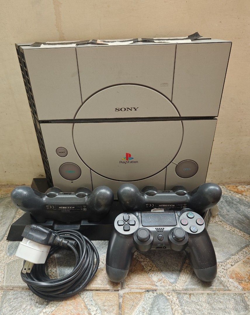 Playstation 4 Fat JB 9.0 (Category: PlayStation) located in Manila. Submitted by ishmaelco12283 (Listing ID 1457374800, Image 1). Description: Playstation 4 Fat JB 9.00 🎮 1TB storage Inclusions: -PS4 unit -3 Controllers (not original) with analog ghost movements -16 games see photos (still with storage left) -PS4 stand with fan and charging dock -HDMI cable -Power cable No issue barely used Message for inquiries.