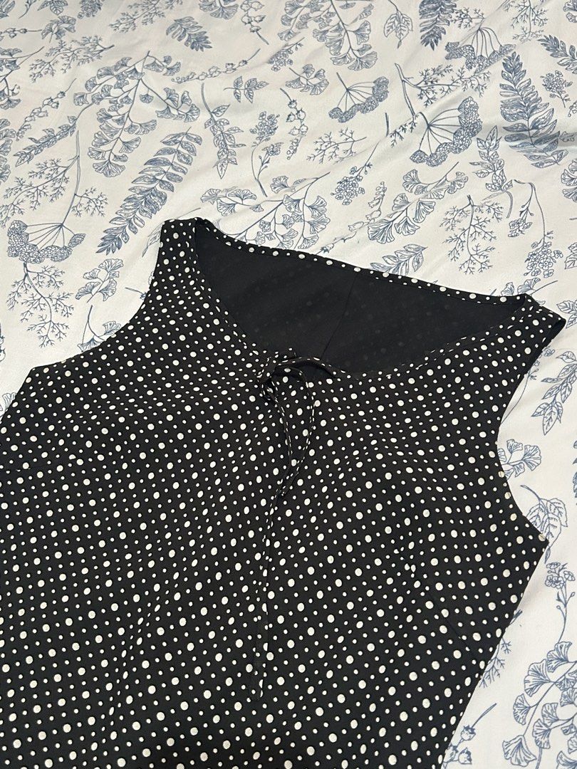 Polka Dot Top (Category: Sleeveless) located in Calamba. Submitted by thingsilovedd (Listing ID 1457365619, Image 1). Description: Size Small Non-stretch fabric, with inner lining.