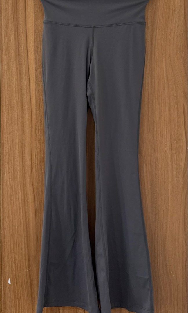 Polyester Flared Pants (Category: Activewear) located in Manila. Submitted by elixir26 (Listing ID 1457366512, Image 1). Description: Can fit XS-S.