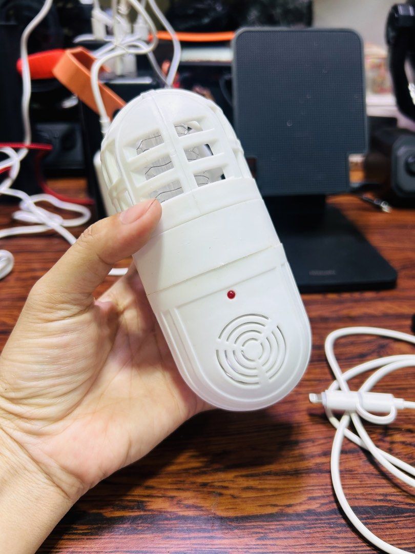 Portable Electric Mosquito Killer Lamp with UV Light (Category: Lighting) located in Manila. Submitted by starbalesukandjapansurplus (Listing ID 1457413127, Image 2). Description: - Attracts and kills mosquitoes using UV light. - Compact and portable design. - Ideal for bedrooms, living rooms, and other indoor areas. - Simple plug-in operation. - Red indicator light shows when it's powered on. - Clean white casing..