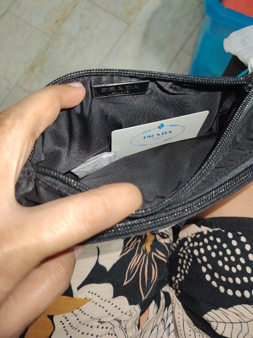 Prada body bag (Category: Cross-body Bags) located in Cainta. Submitted by tyra0521 (Listing ID 1457357554, Image 3). Description: .