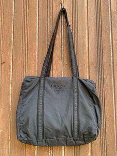 (Category: ) located in . Submitted by authentic_bag96 (Listing ID 1457352634, Image 1). Description: .