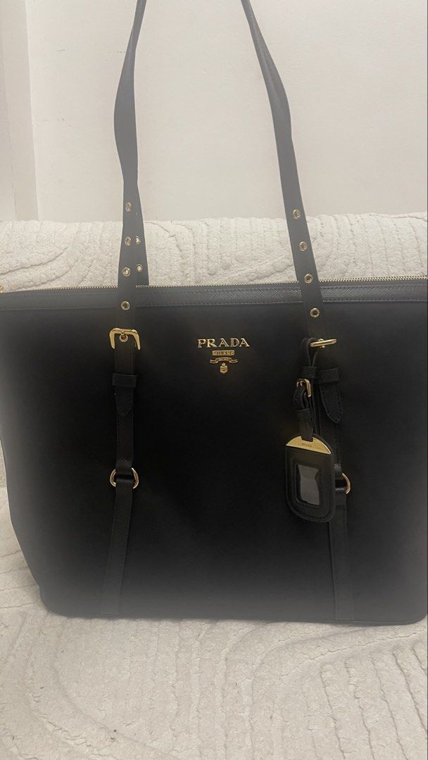 Pr@da Tessuto Saffiano (Category: Luxury Bags & Wallets) located in Paranaque City. Submitted by mars_eshoppe (Listing ID 1457380427, Image 3). Description: .