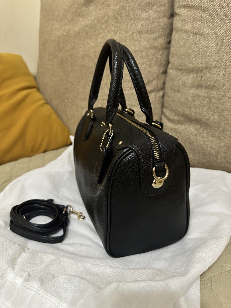 Preloved Coach Mini Bennett Satchel (Category: Luxury Bags & Wallets) located in Manila. Submitted by gcgarcia (Listing ID 1457403667, Image 2). Description: Authentic Creed peeling only issue No scratches/scruffing Still clean gold hardware.