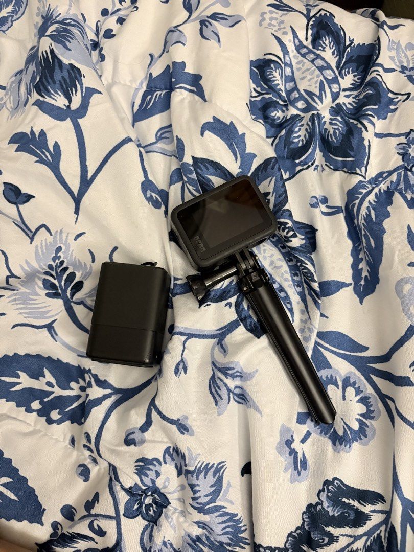Preloved GoPro Hero 8 Black (Category: Video Cameras) located in Quezon City. Submitted by jamzx_17 (Listing ID 1457500490, Image 2). Description: Bundle comes with: - Preloved GoPro Hero 8 - 2 Original Battery - 1 Battery Charger (no wire, but type C lang naman ang need so easy to find naman) - Camera stand .