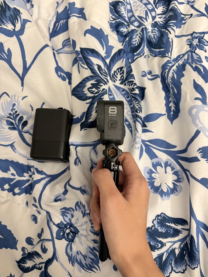 Preloved GoPro Hero 8 Black (Category: Video Cameras) located in Quezon City. Submitted by jamzx_17 (Listing ID 1457500490, Image 3). Description: Bundle comes with: - Preloved GoPro Hero 8 - 2 Original Battery - 1 Battery Charger (no wire, but type C lang naman ang need so easy to find naman) - Camera stand .