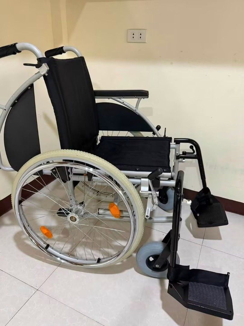 Premium Breezy lightweight wheelchairs (Category: Medical Supplies & Tools) located in Manila. Submitted by bernajimenez (Listing ID 1457432075, Image 2). Description: FOR SALE Premium Breezy Lightweight Wheelchair 🦽✨ Top-quality, durable, and ultra-lightweight aluminum frame for effortless maneuvering and transport. Designed for superior comfort with a heavy-duty yet breathable seat and backrest, ergonomic handgrips, and dependable braking syst