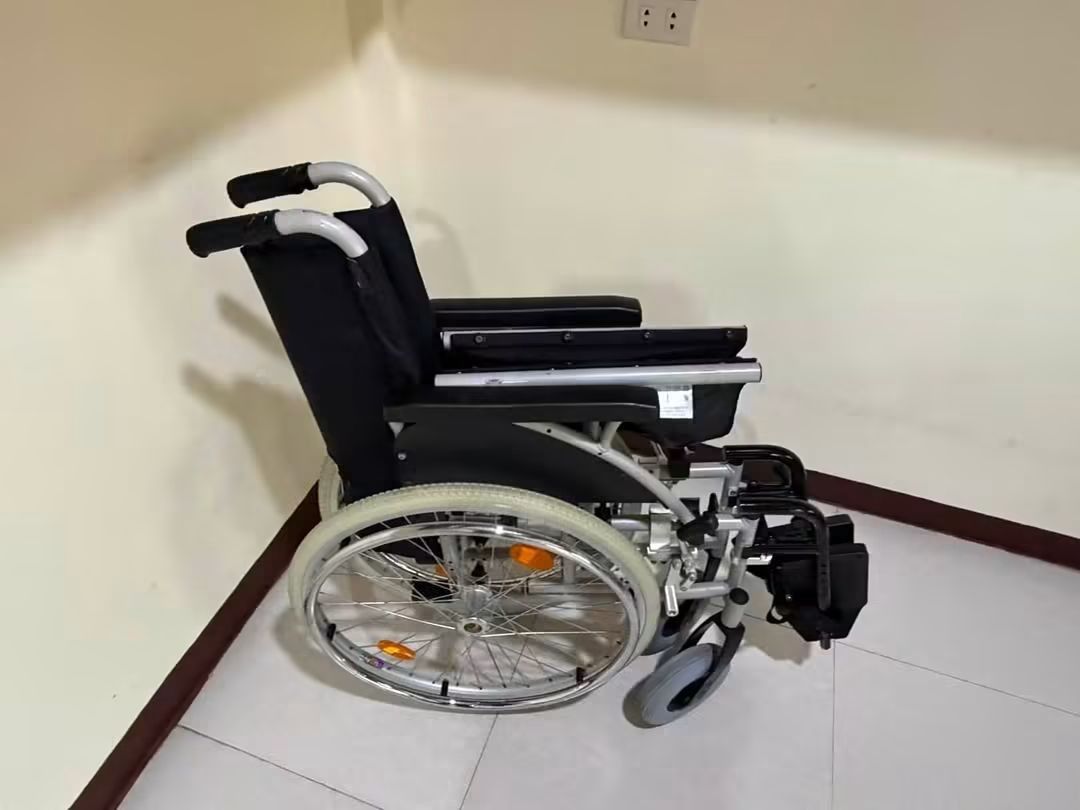 Premium Breezy lightweight wheelchairs (Category: Medical Supplies & Tools) located in Manila. Submitted by bernajimenez (Listing ID 1457432075, Image 3). Description: FOR SALE Premium Breezy Lightweight Wheelchair 🦽✨ Top-quality, durable, and ultra-lightweight aluminum frame for effortless maneuvering and transport. Designed for superior comfort with a heavy-duty yet breathable seat and backrest, ergonomic handgrips, and dependable braking syst