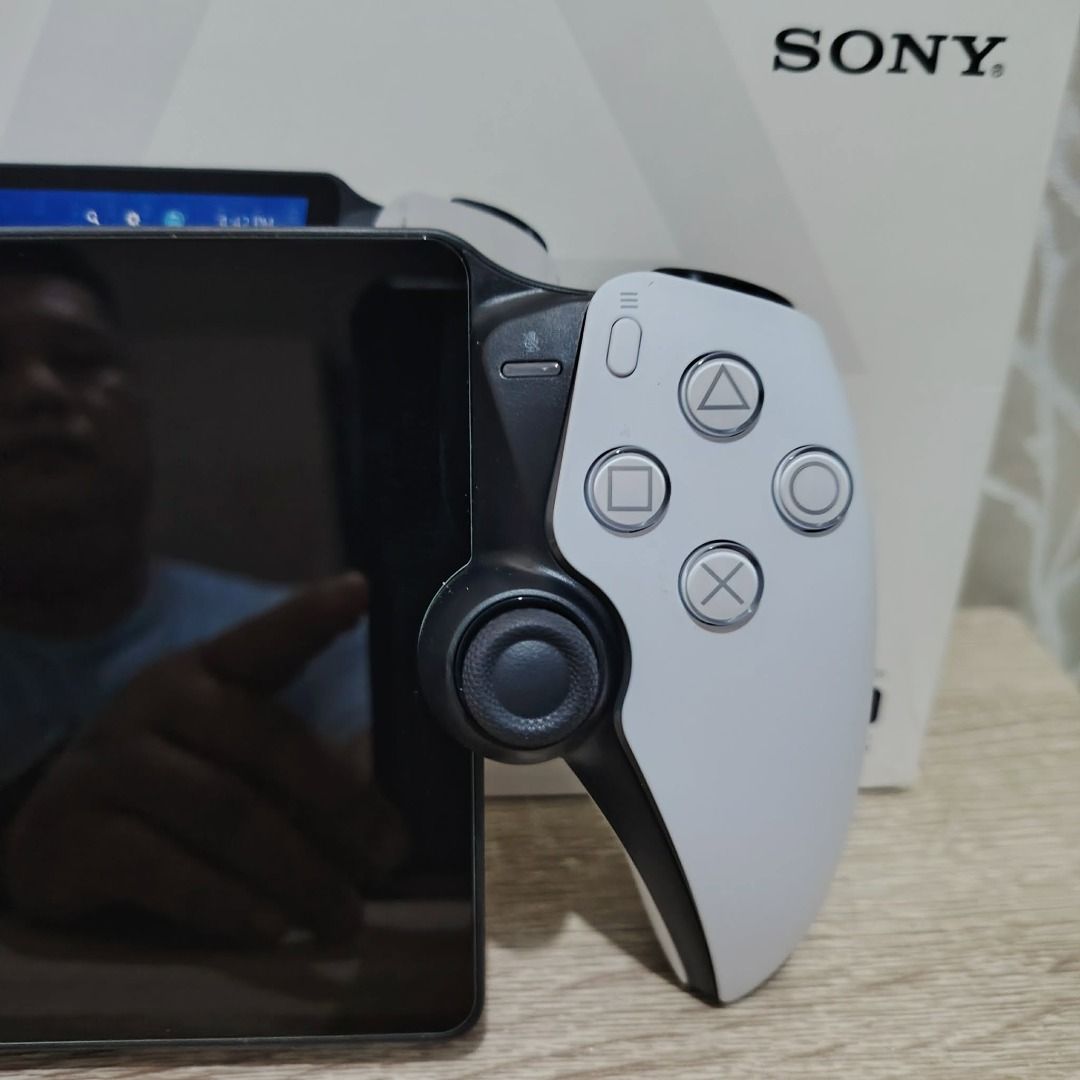 PS Portal PSPORTAL (Category: PlayStation) located in Paranaque City. Submitted by thebiskwitcompany (Listing ID 1457449039, Image 3). Description: #009 PS Portal P8,995 -Complete (box, unit, usb cable, manual) -No issue -Like New Condition -Play streaming games from your PS5 Console -ALso kahit wala kang PS5 you can play with PS Portal through onlien streaming (need PS+ Deluxe Sub to play) ****Free carry case na din Shipping through grab/lalamov
