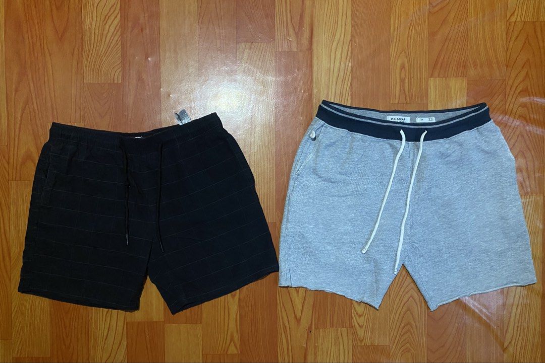 Pull&bear short (Category: Shorts) located in Cebu City. Submitted by monflor (Listing ID 1457489098, Image 1). Description: Pull&bear short Size medium Stretchable Good condition No issues Price 550 each.
