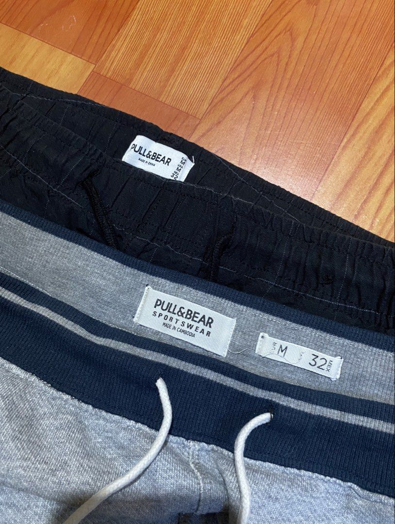 Pull&bear short (Category: Shorts) located in Cebu City. Submitted by monflor (Listing ID 1457489098, Image 3). Description: Pull&bear short Size medium Stretchable Good condition No issues Price 550 each.