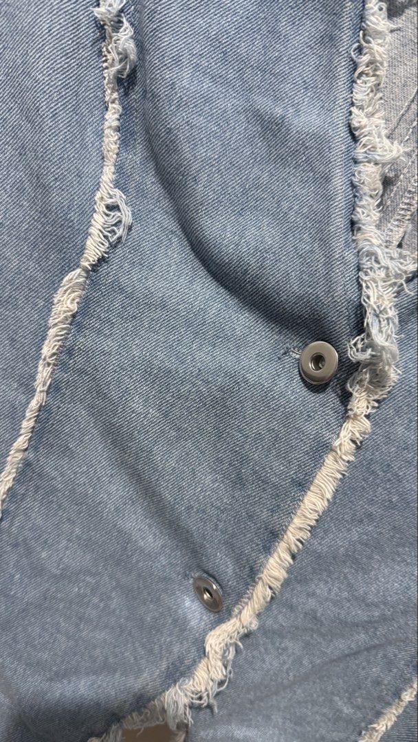 Rare Denim Top (Category: Blouses) located in Quezon City. Submitted by dinesaur (Listing ID 1457504633, Image 2). Description: Fits up to 36 bust only.