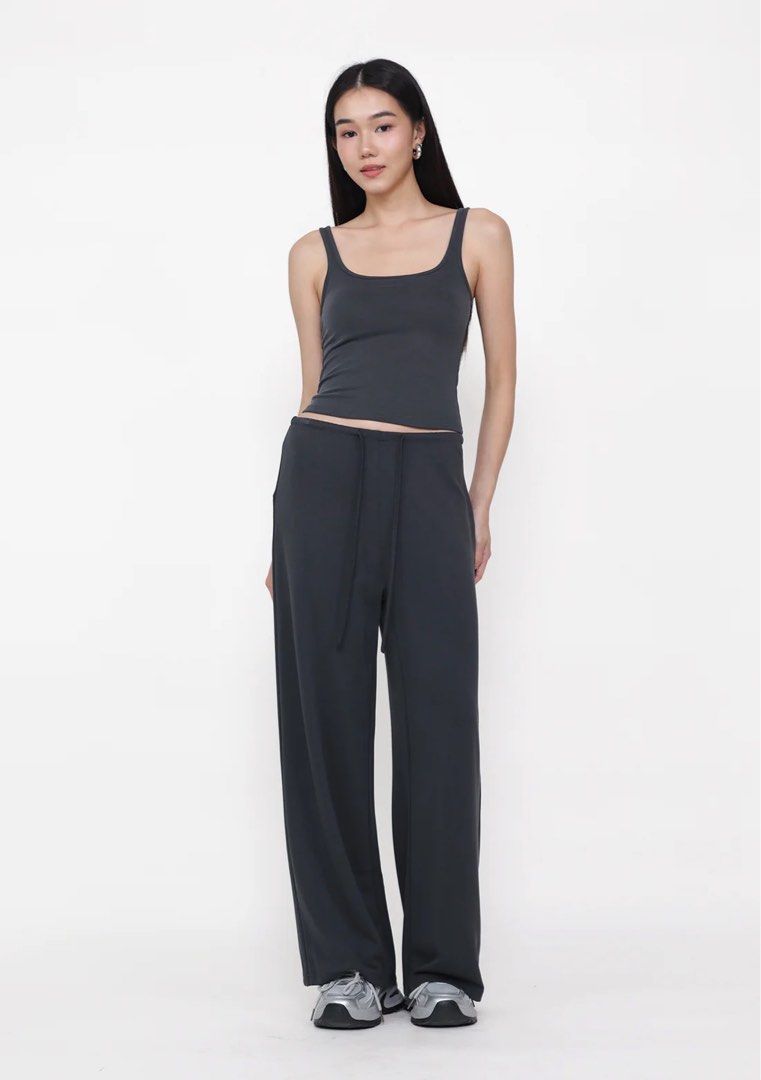 Regular Eigen Basic Lounge Pants - Slate Grey (Category: Other Bottoms) located in Singapore. Submitted by obsessedwithshopping (Listing ID 1457368128, Image 1). Description: Worn once, no defects.