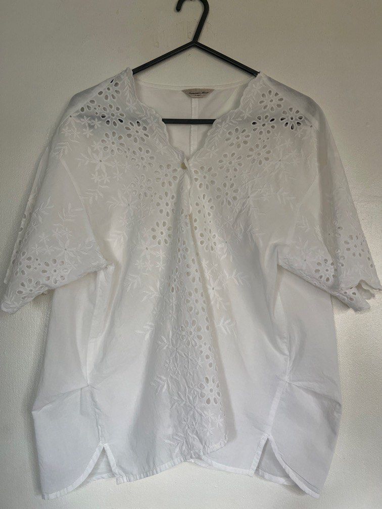 Samansa Mos2 (Category: Blouses) located in Las Pinas. Submitted by gaeley (Listing ID 1457363291, Image 1). Description: super pretty lakas maka Zara free size b: 18" armpit to armpit l: 22".