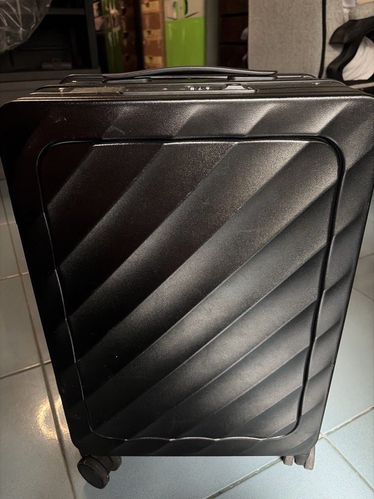 Sea Choice 20” Carry On Suitcase in Black (Category: Luggage) located in Pasig City. Submitted by threadbarearchive (Listing ID 1454547383, Image 1). Description: Exceptionally sturdy hand-carry luggage..