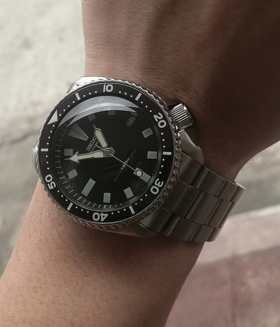 Seiko 7002 Mod Diver's Watch (Category: Men's Watches) located in Manila. Submitted by allant1976 (Listing ID 1457379909, Image 2). Description: Selling my Seiko 7002 modded divers automatic watch. Black ceramic bezel, dome glass, oyster stainless steel bracelet. Keeps time well, has some usual minor scratches due to daily wear. Very slightly negotiable..