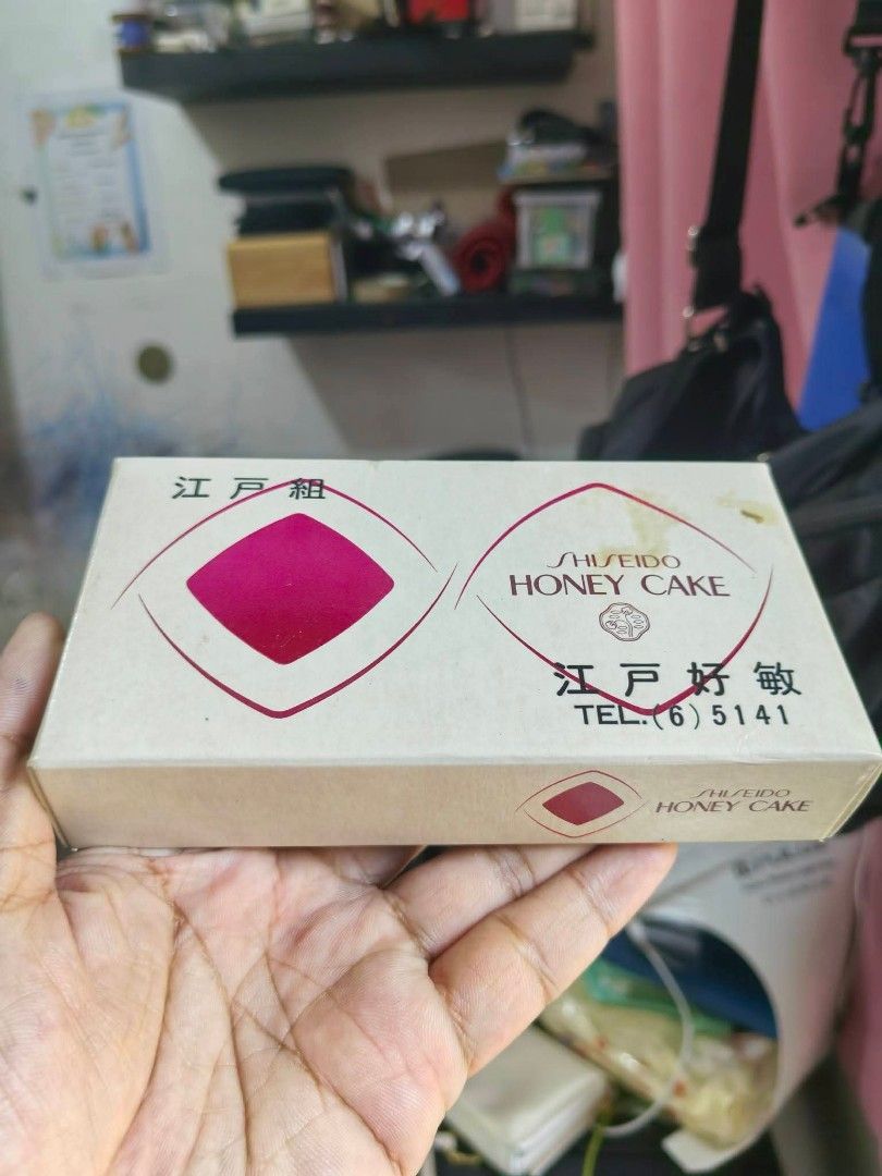 Shiseido Honey Cake Soap Gift Set (Category: Bath) located in Cebu City. Submitted by dudes_villanueva (Listing ID 1457425218, Image 3). Description: Shiseido Honey Cake Soap Gift Set 📌 Features retro pastel blue and purple plastic travel soap cases branded with classic Japanese text ("江戸組" and "江戸好敏") alongside the iconic honey-scented translucent soap bars. 📌 Brand & Product: Vintage Shiseido Honey Cake translucent soap gift set 📌 Included I