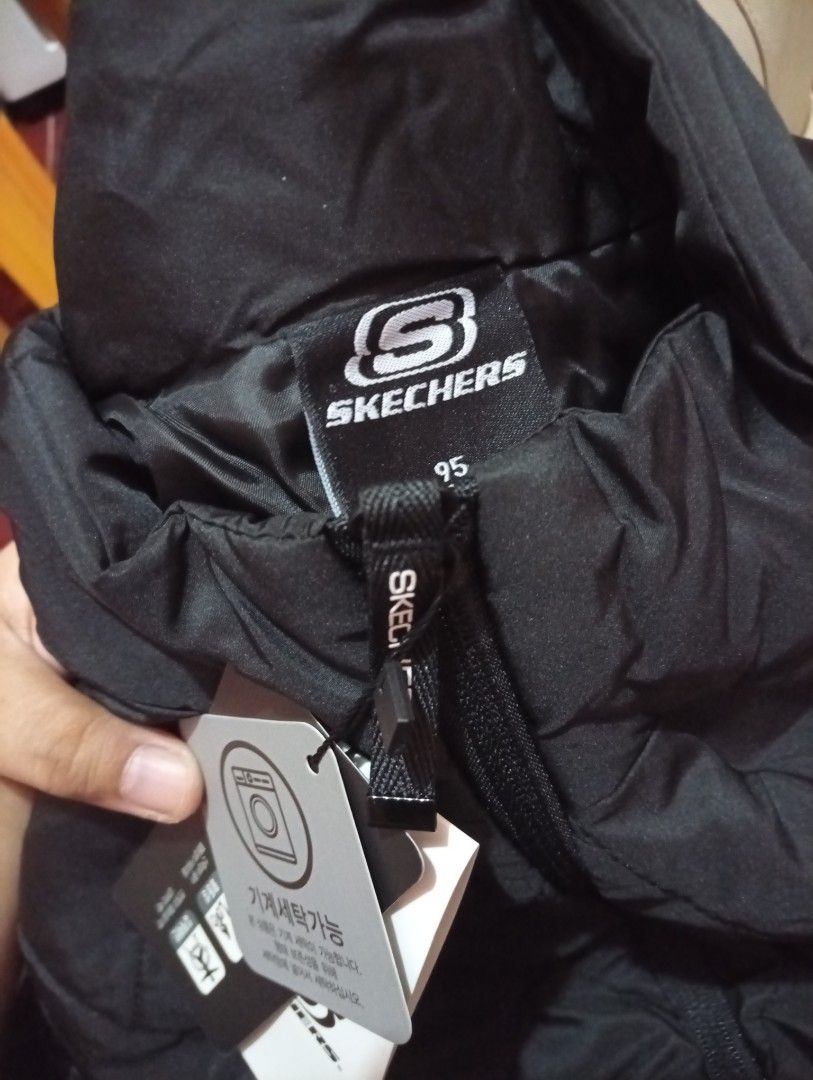 Skechers Black Puffer Vest (Category: Vests) located in Caloocan City. Submitted by fllyinee (Listing ID 1457508110, Image 2). Description: - Brand new Skechers puffer vest - Size 95 - Quilted design - Full zip front - Tags attached - Ideal for layering.