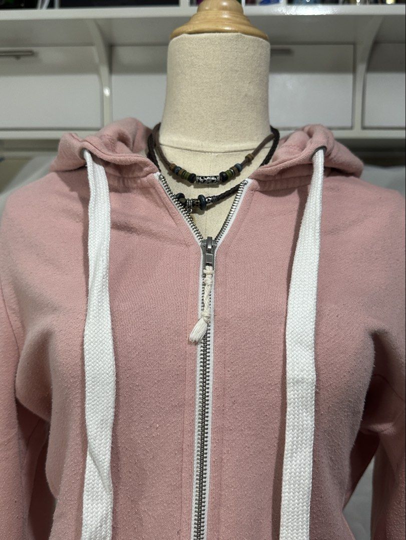 Slimfit Pink Hoodie Jacket (Category: Coats, Jackets and Outerwear) located in Caloocan City. Submitted by 444keeps (Listing ID 1457431963, Image 3). Description: 2000’s vibes! Size L on tag *slimfit sa L* .