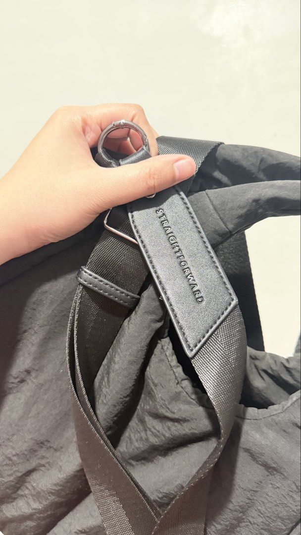 Straightforward Vesper Sling Bag (Category: Tote Bags) located in Batangas. Submitted by kimbruleeeee (Listing ID 1457372776, Image 1). Description: - Black Straightforward Vesper Sling Bag - bought for P 1,800 in Glorietta -Made with durable, lightweight, and water-resistant DryTech fabric - Features a main compartment and inner pockets - Includes a detachable strap.