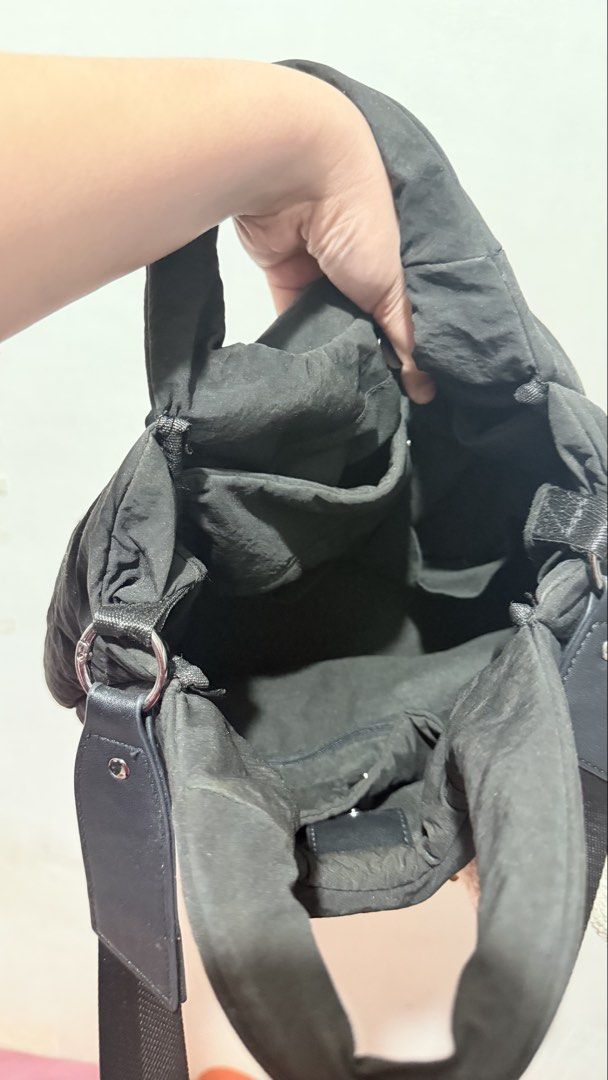 Straightforward Vesper Sling Bag (Category: Tote Bags) located in Batangas. Submitted by kimbruleeeee (Listing ID 1457372776, Image 3). Description: - Black Straightforward Vesper Sling Bag - bought for P 1,800 in Glorietta -Made with durable, lightweight, and water-resistant DryTech fabric - Features a main compartment and inner pockets - Includes a detachable strap.