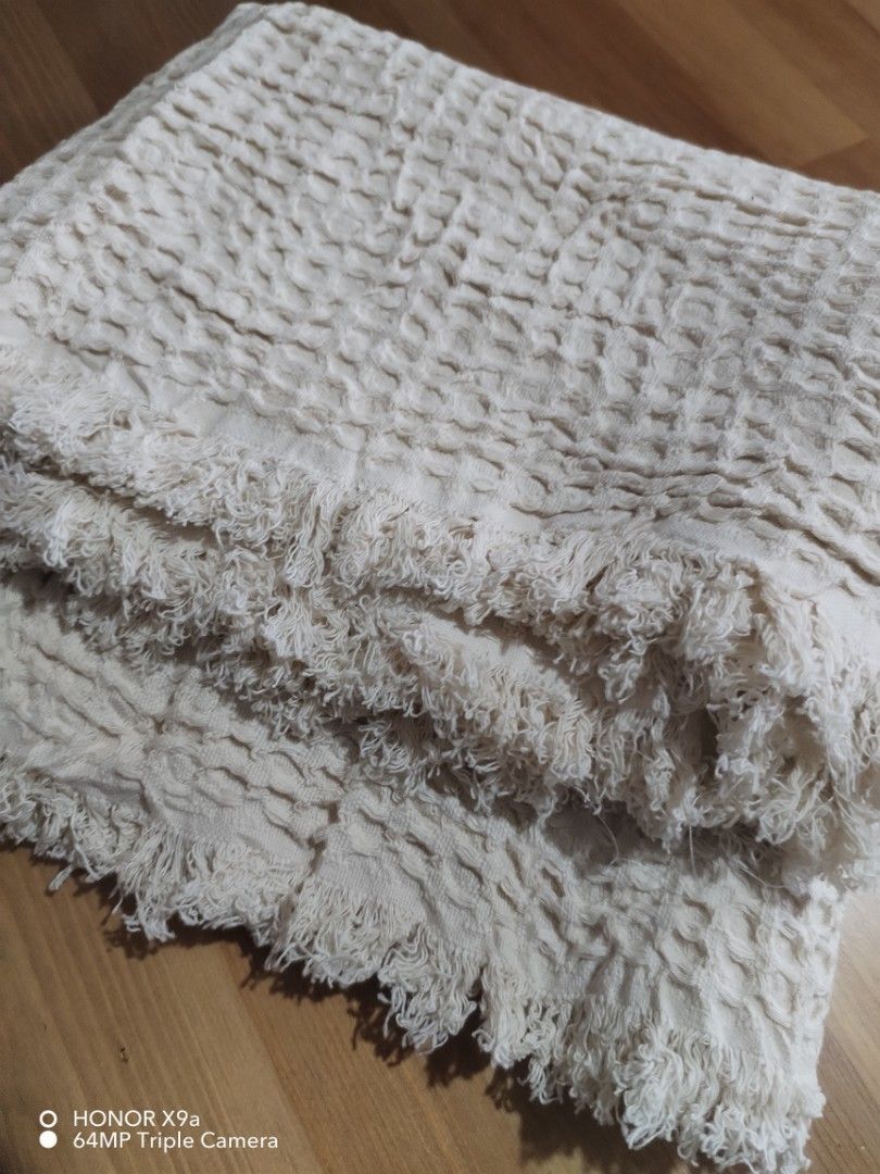 Table Runner ( 6 Seaters) (Category: Table Linen & Textiles) located in Muntinlupa City. Submitted by arciagamaryann68 (Listing ID 1457397634, Image 1). Description: - Table runner designed for 6-seater tables. - Features a unique textured waffle weave. - Embellished with stylish frayed edges. - Neutral cream color complements various decor styles. - Perfect for adding a rustic and cozy ambiance to your dining area..