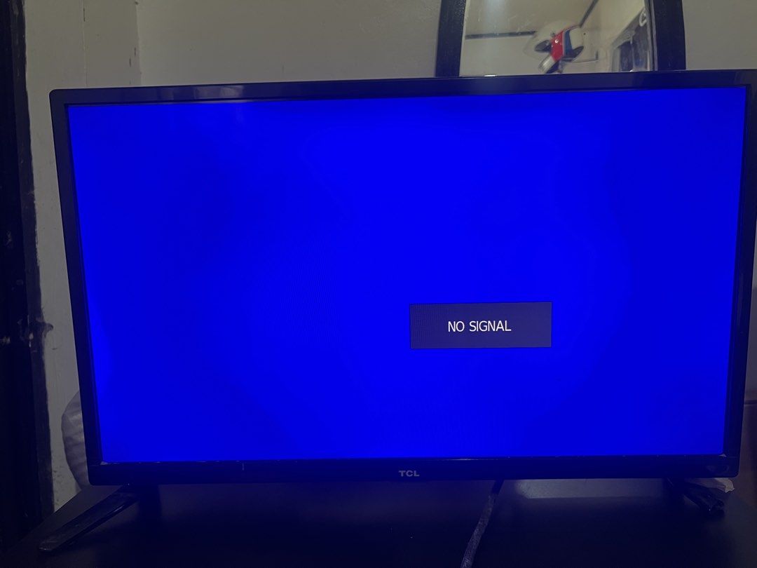 TCL Television - 24 inch (Category: TV) located in Manila. Submitted by qwerty56789999 (Listing ID 1457362108, Image 1). Description: TV TCL Used but not abused All are functioning properly Issues: Naputol yung sa stand niya (see the pics to check) No remote pero pwede bumili naman online at nagagamit siya kahit wala remote Rfs: Hindi na gagamitin dahil nag upgrade na Price: Php 2,000 still nego.