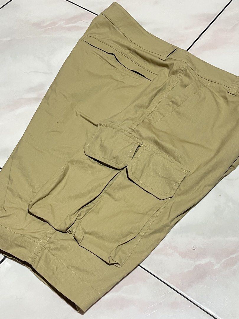 The North Face Cargo Shorts (Category: Shorts) located in Bulacan. Submitted by levidiff (Listing ID 1457348405, Image 3). Description: The North Face Cargo Short Lightweight Ripstop Very good condition Color khaki Size 32 on tag Actual dimension: W - 34 L - 20.
