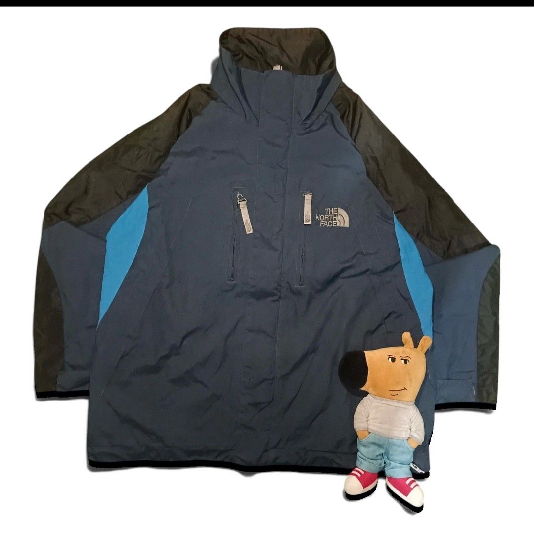 THE NORTH FACE SHELL JACKET (Category: Coats, Jackets and Outerwear) located in Aloran. Submitted by axis_core (Listing ID 1457474818, Image 1). Description: .