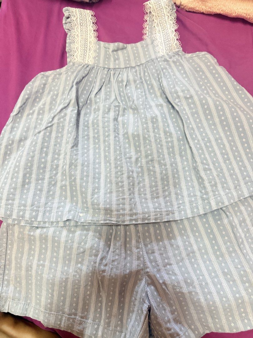 Tiny button set (Category: Babies & Kids Fashion) located in Perai. Submitted by naaanys (Listing ID 1457416553, Image 1). Description: - each rm25 - buy all 175 freepos - pickup/delivery/postage available 😁.