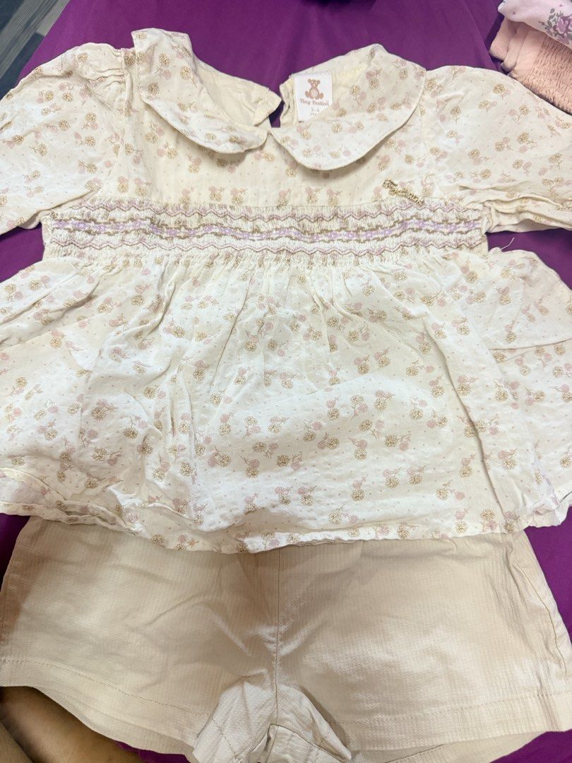 Tiny button set (Category: Babies & Kids Fashion) located in Perai. Submitted by naaanys (Listing ID 1457416553, Image 2). Description: - each rm25 - buy all 175 freepos - pickup/delivery/postage available 😁.