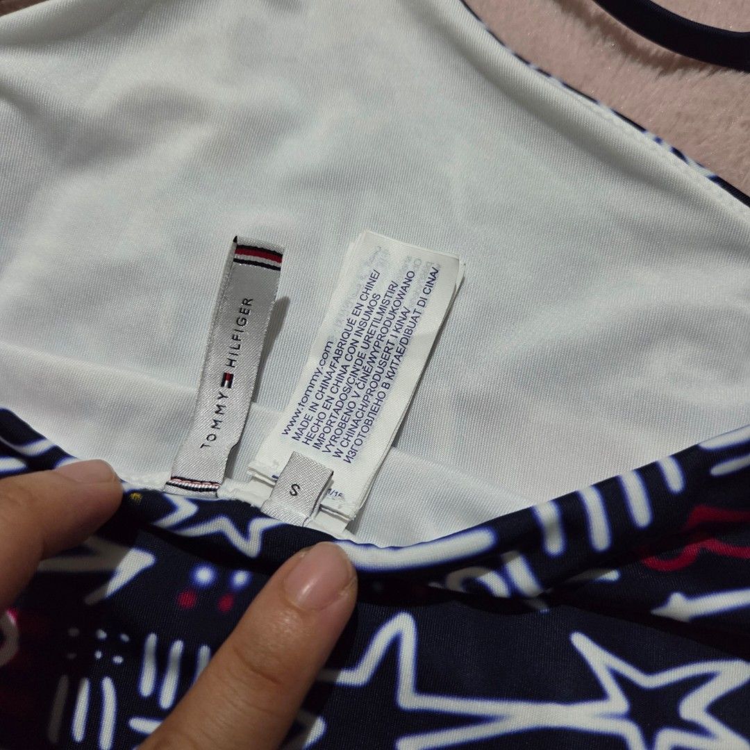 TOMMY HILFIGER ONE PIECE SWIMSUIT SMALL (Category: Bikinis & Swimsuits) located in Santiago. Submitted by fromboxes (Listing ID 1457357750, Image 3). Description: like new!.
