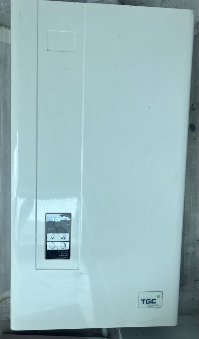 Towngas TGC 香港煤氣適用即熱式氣體熱水爐BC90S1H water heater （分類：冷氣機及暖風機）位於 Hong Kong。 由 coolmamamia 提交（商品編號 1457446025，圖片 1）。簡介： TGC gas water heater, model. BC90S1H energy label attached. 頂出氣 。
