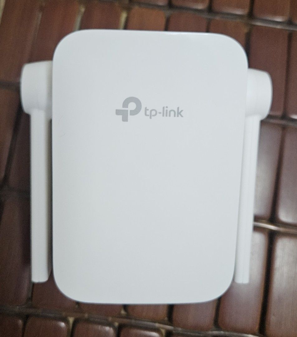 TP-Link | TL-WA855RE | Wi-fi Extender Repeater (Category: Networking) located in Pasay City. Submitted by bravemoon.ff4b78 (Listing ID 1457372742, Image 2). Description: Selling my TP-Link TL-WA855RE WiFi Range Extender in good working condition. • Model: TL-WA855RE • Extends your existing WiFi coverage to eliminate dead zones • Easy setup and compact wall-plug design • Compatible with most WiFi routers • Great for bedrooms, offices, or areas wit
