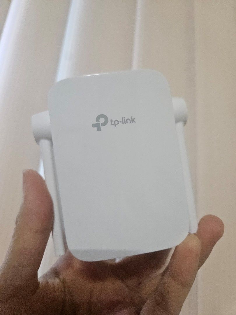 TP-Link | TL-WA855RE | Wi-fi Extender Repeater (Category: Networking) located in Pasay City. Submitted by bravemoon.ff4b78 (Listing ID 1457372742, Image 1). Description: Selling my TP-Link TL-WA855RE WiFi Range Extender in good working condition. • Model: TL-WA855RE • Extends your existing WiFi coverage to eliminate dead zones • Easy setup and compact wall-plug design • Compatible with most WiFi routers • Great for bedrooms, offices, or areas wit