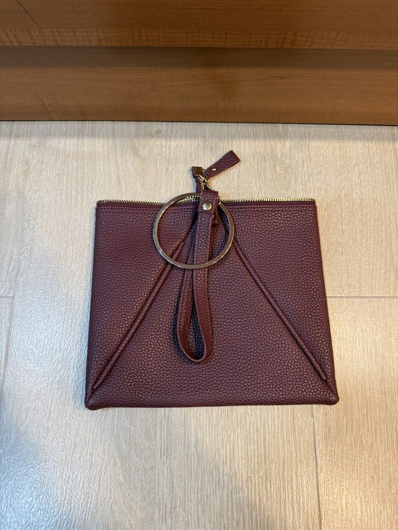 triangular handbag (Category: Purses & Pouches) located in Singapore. Submitted by blackboxesareorange (Listing ID 1457397760, Image 2). Description: quite spacious, stores flat.