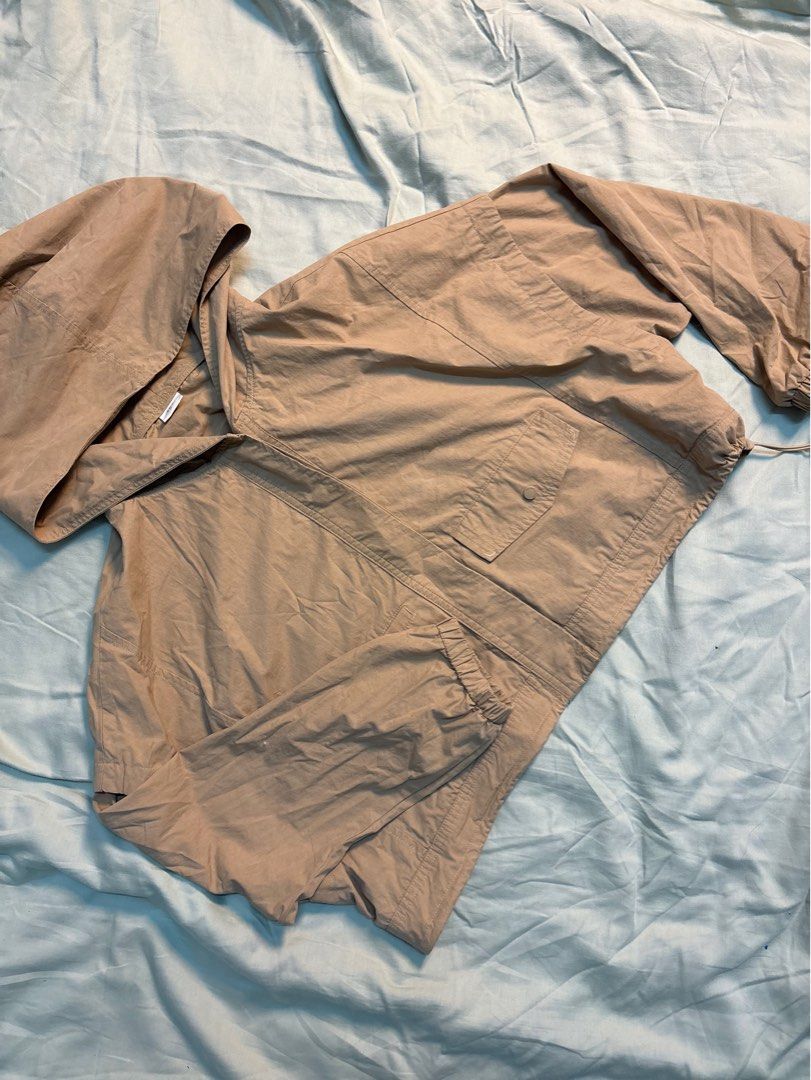 TRT Drawstring Jacket (Category: Coats, Jackets and Outerwear) located in Ampang. Submitted by juan_ammary (Listing ID 1457508273, Image 1). Description: .