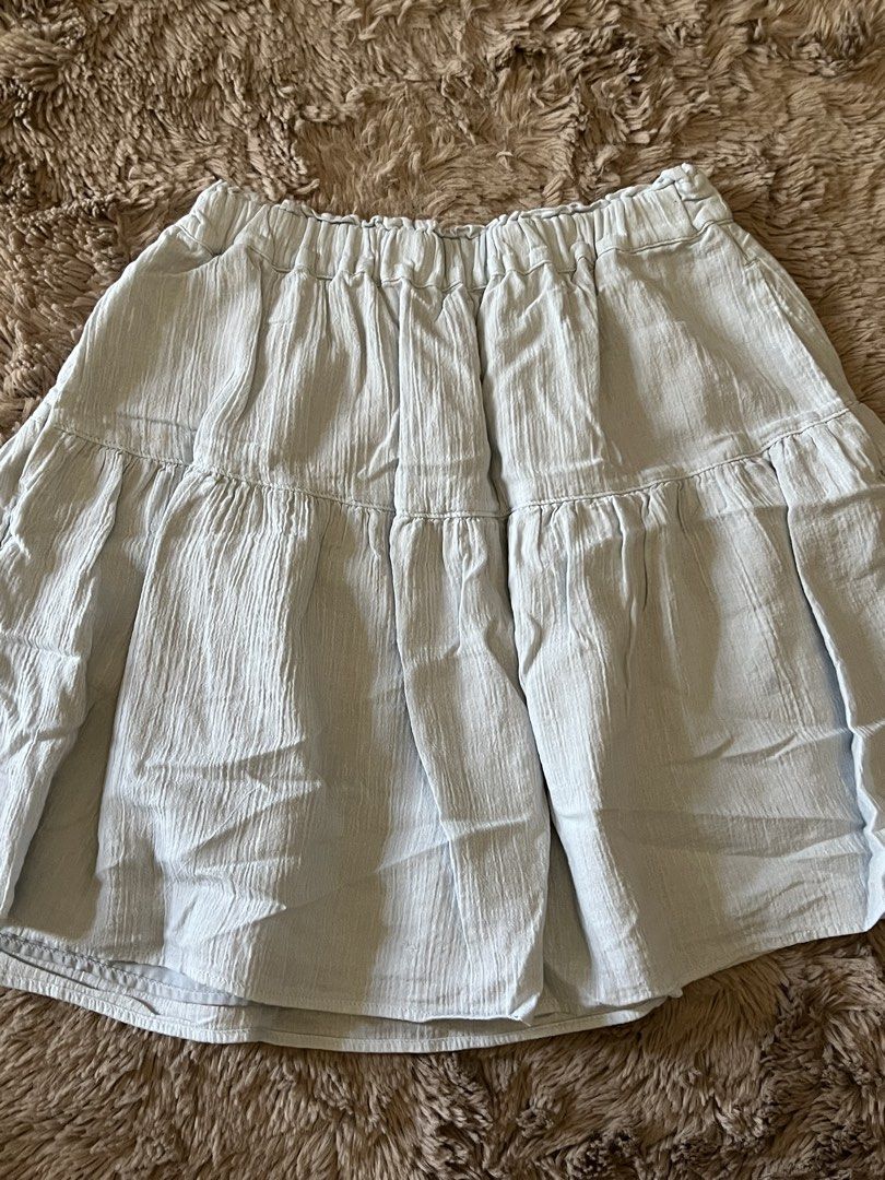 UNIQLO Blue Flowy Skorts (Category: Skirts) located in Manila. Submitted by cigeur_ (Listing ID 1457469235, Image 1). Description: Lp posted With minor unnoticeable flaw, see last pic.